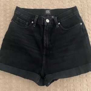 Mom high rise black shorts